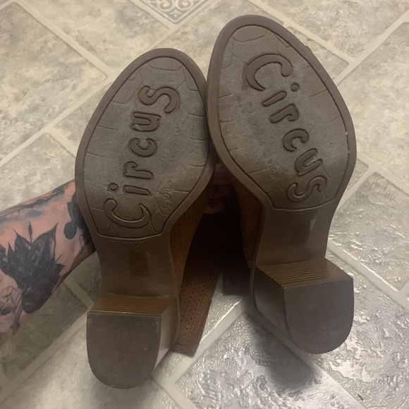 Size 7 Sam Edelman “Circus” booties. - Picture 8 of 10